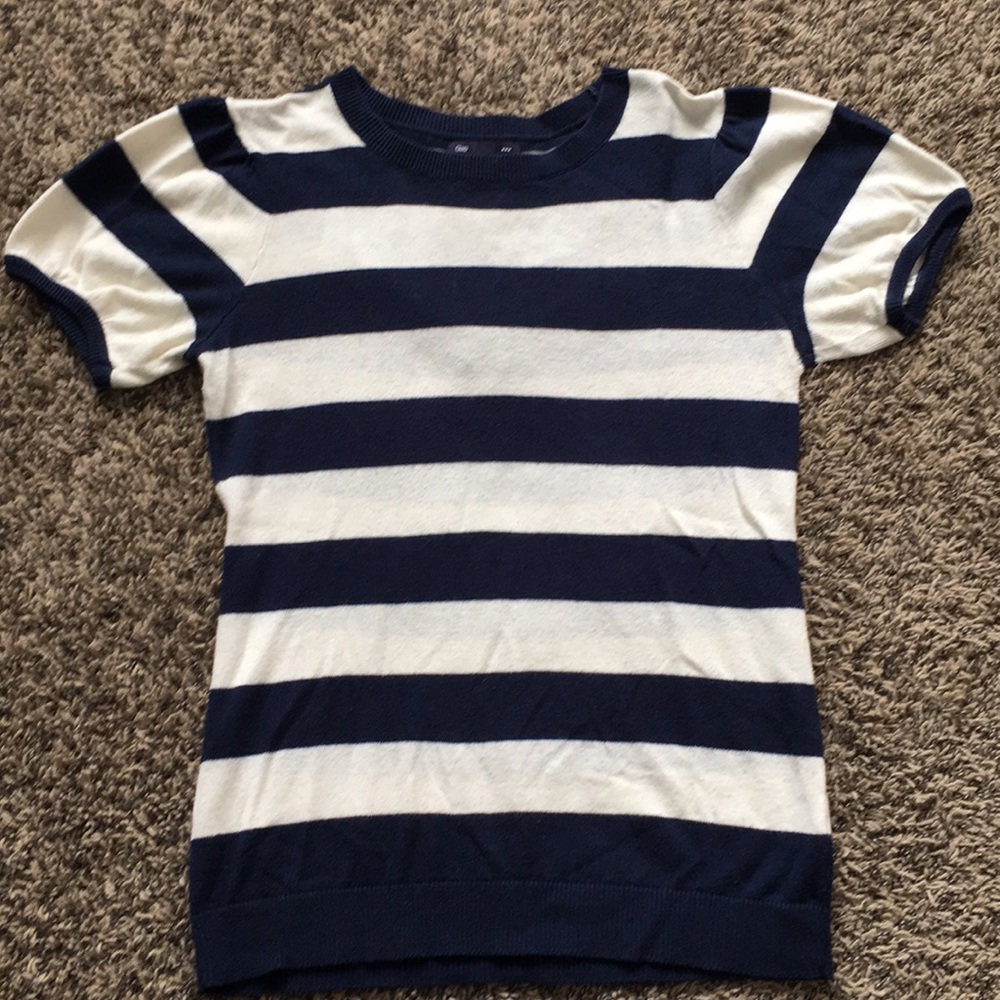 Blue/cream striped shirt sleeve sweater. Size S